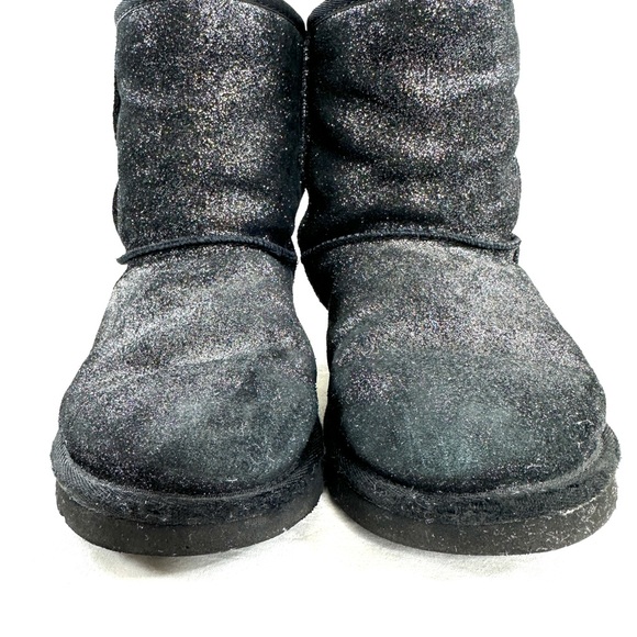 UGG Girl Size 3 Black Glitter Leather Boot Sheepskin Lining Short Winter Outdoor - Picture 3 of 9